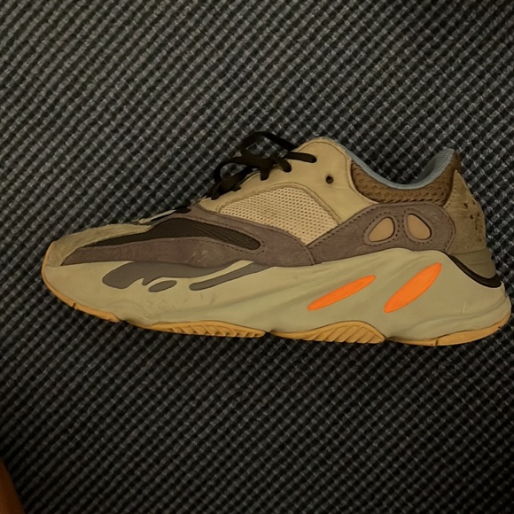 Yeezy - Picture 2 of 8